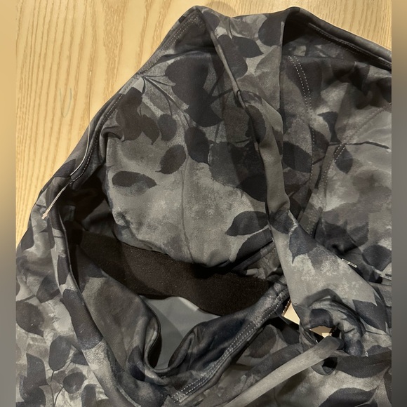 Old Navy Active PowerSoft Shelf-Bra Tank Top tonal leaf Size Medium floral - Picture 6 of 7